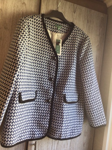 Marey blue white - &,