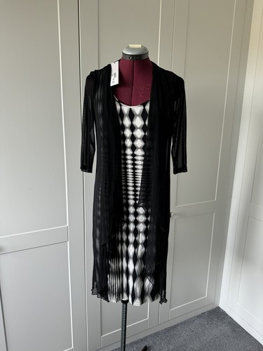 Roman women black white - &, 2